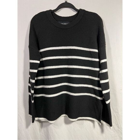 Inner Circle Women’s Black and White Striped Pull Over Sweater Size Medium - Picture 1 of 7